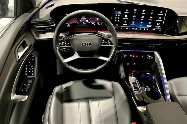 Used 2025 Audi Q5 Premium w/ Convenience Package image 5