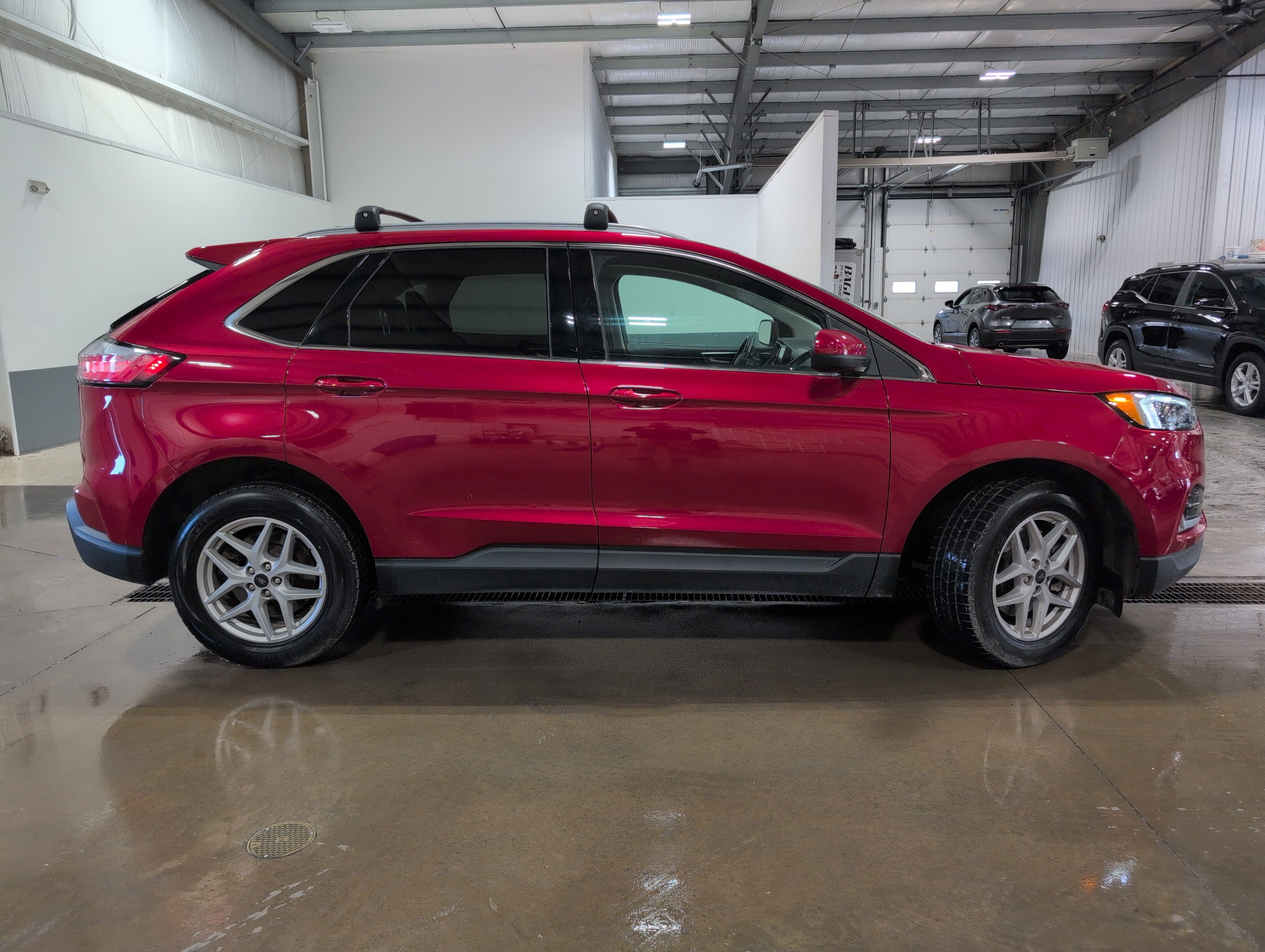 Used 2023 Ford Edge SEL w/ Convenience Package AWD/4WD image 2