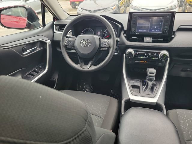 Used 2022 Toyota RAV4 XLE w/ Convenience Package image 8