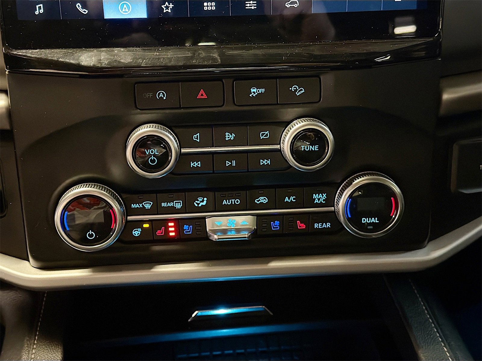 Used 2024 Ford Expedition XLT image 16