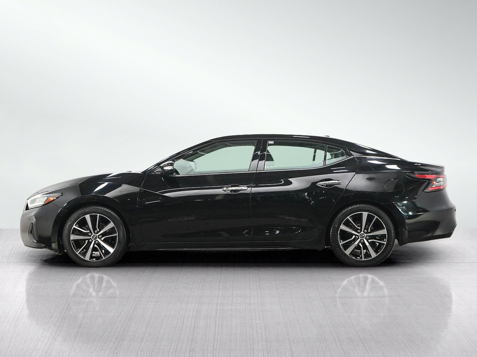 Used 2023 Nissan Maxima SL FWD image 2