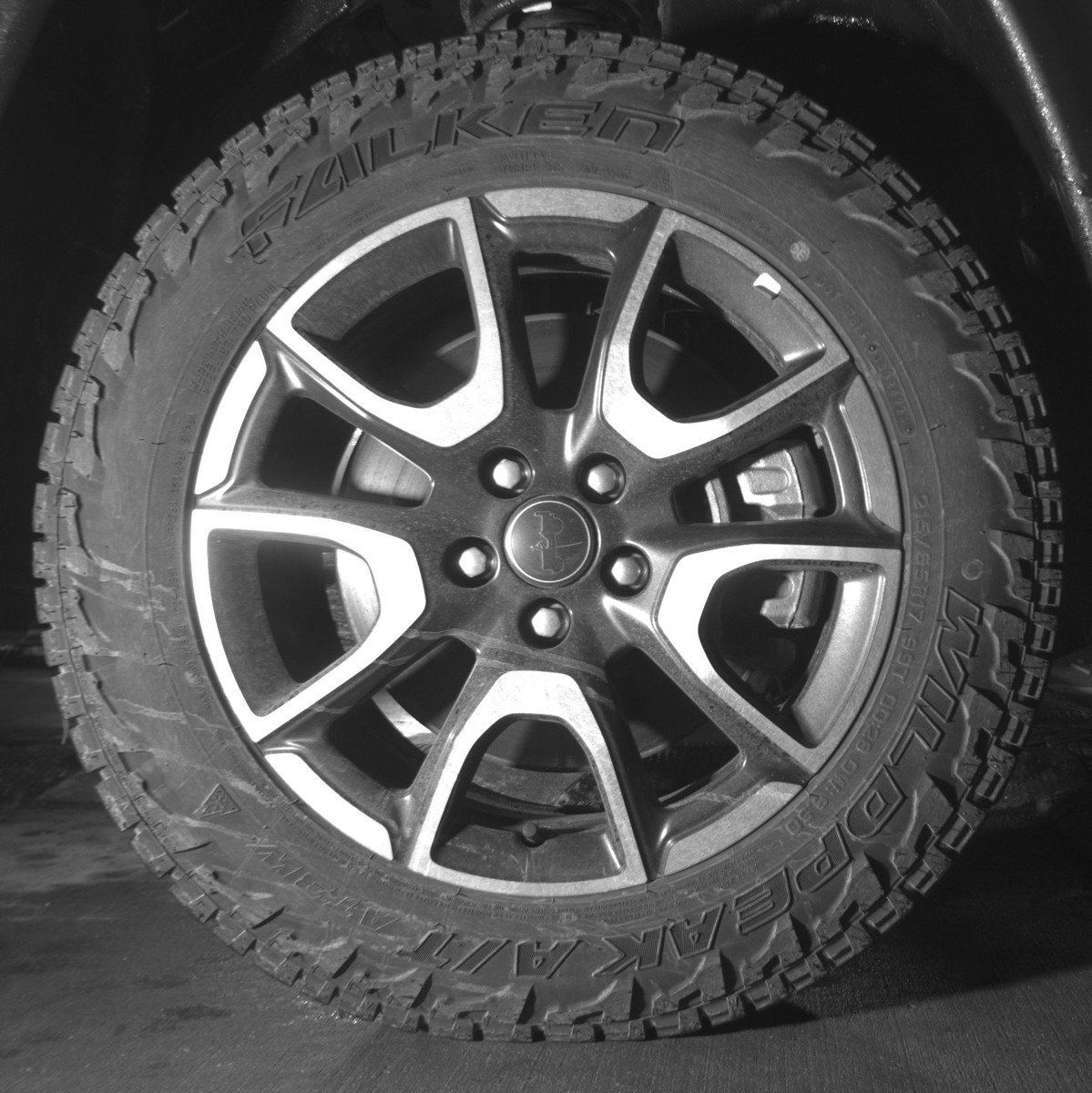 Used 2025 Jeep Compass Trailhawk image 13