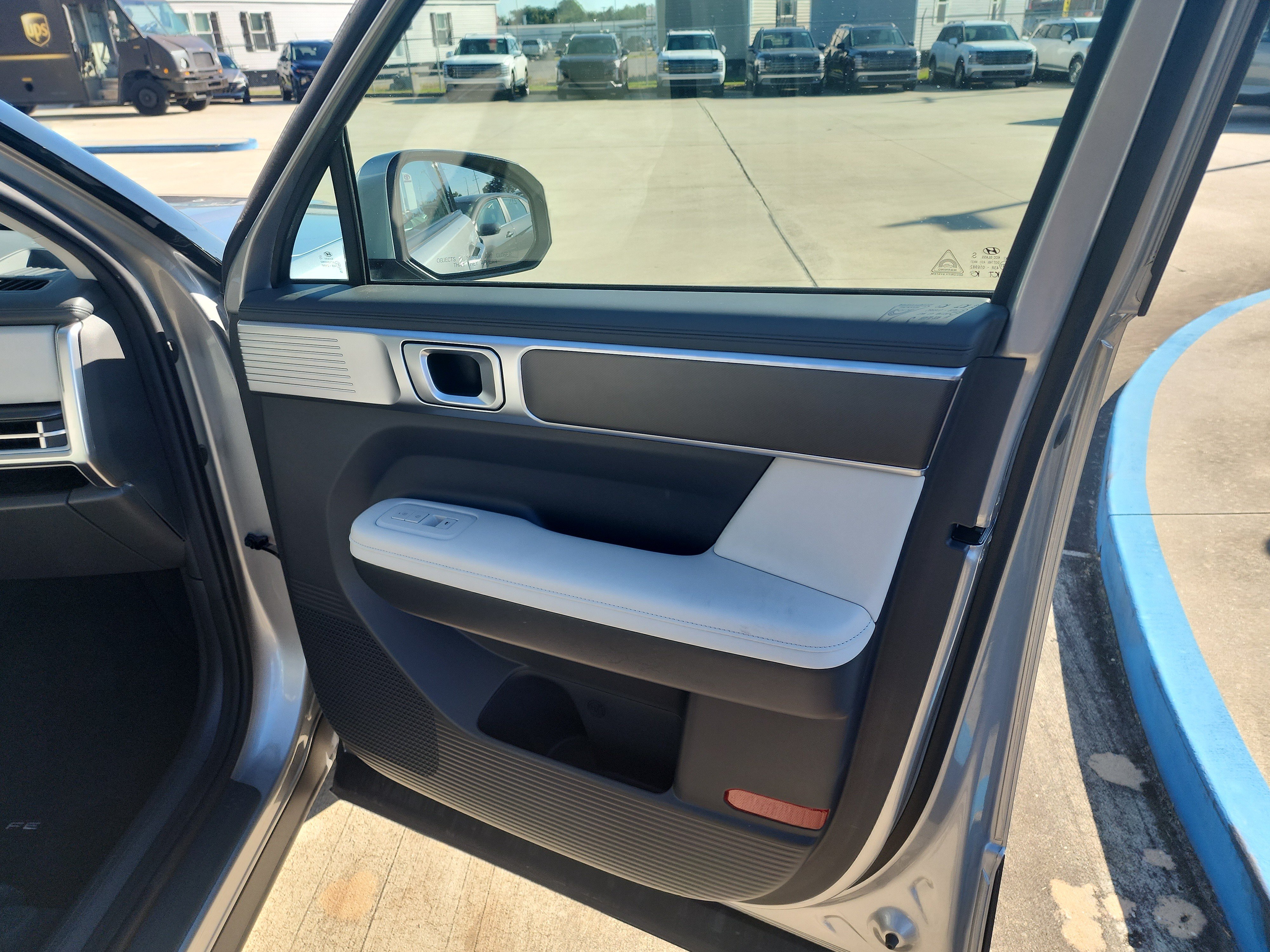 Used 2025 Hyundai Santa Fe SEL FWD image 16