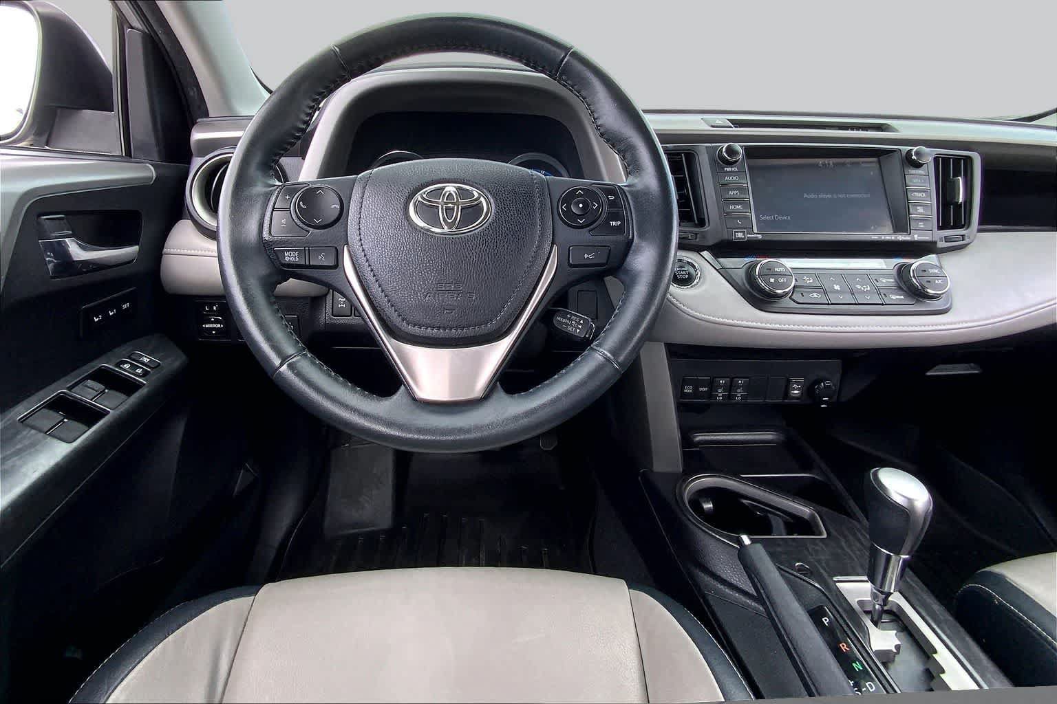Used 2017 Toyota RAV4 Platinum AWD/4WD image 6