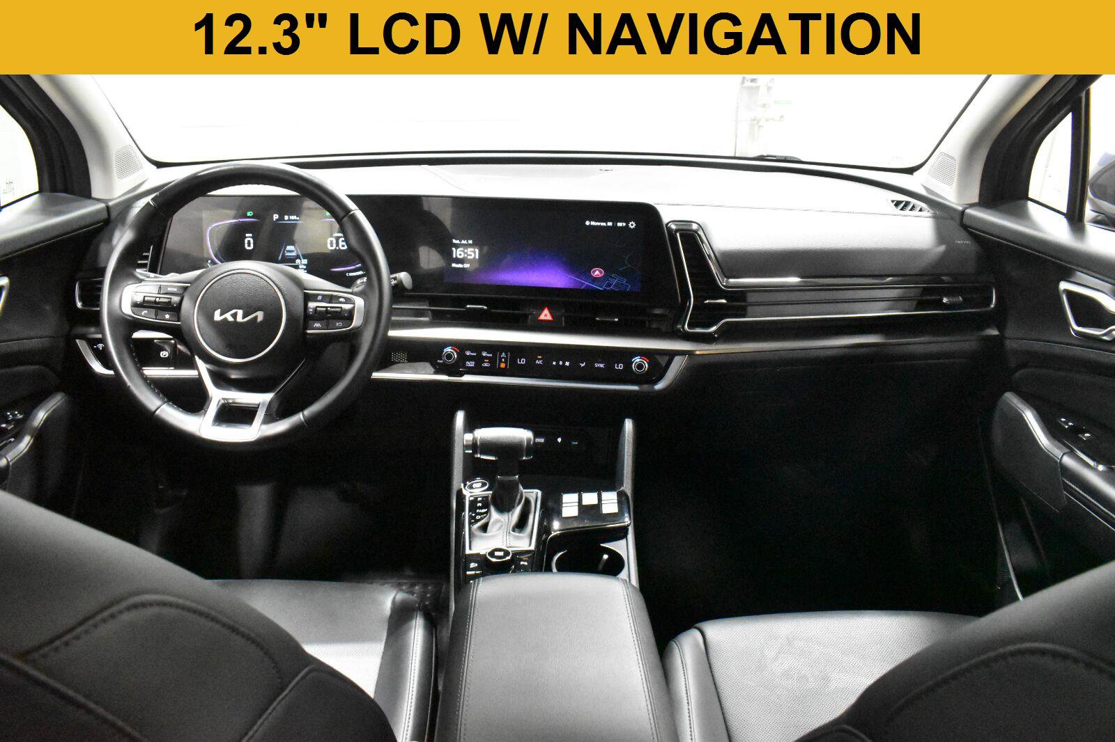 Used 2024 Kia Sportage EX FWD image 2
