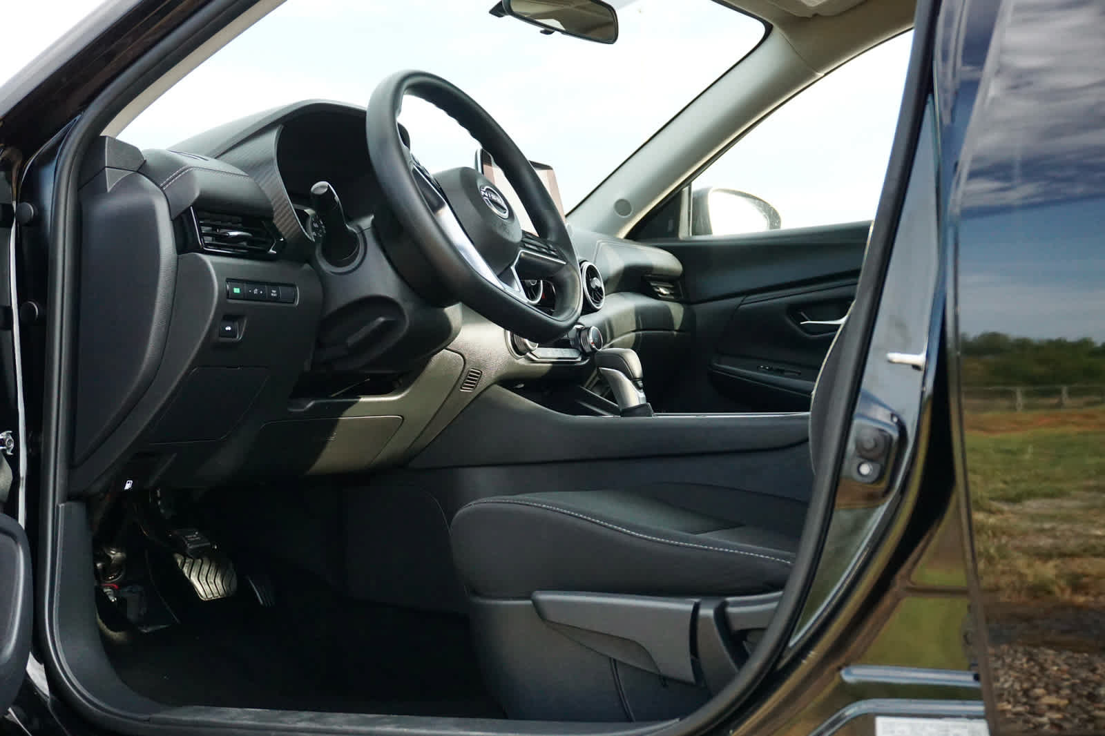 Used 2025 Nissan Sentra SV FWD image 13