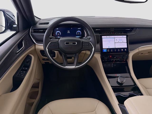 Used 2023 Jeep Grand Cherokee Limited image 24