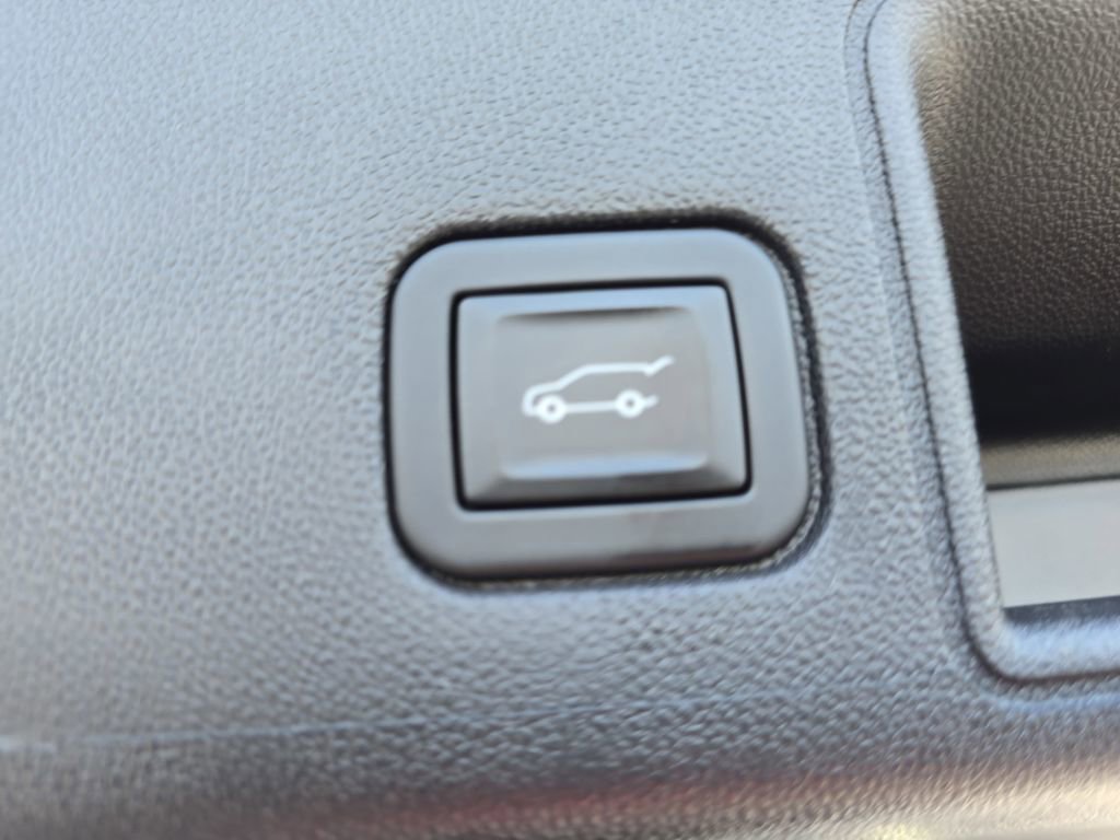 Used 2023 GMC Terrain SLT w/ Infotainment Package II FWD image 15