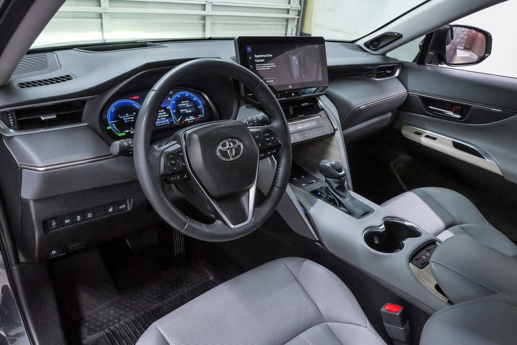 Used 2023 Toyota Venza Limited AWD/4WD image 2
