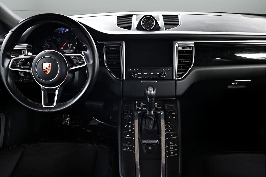 Used 2018 Porsche Macan image 31