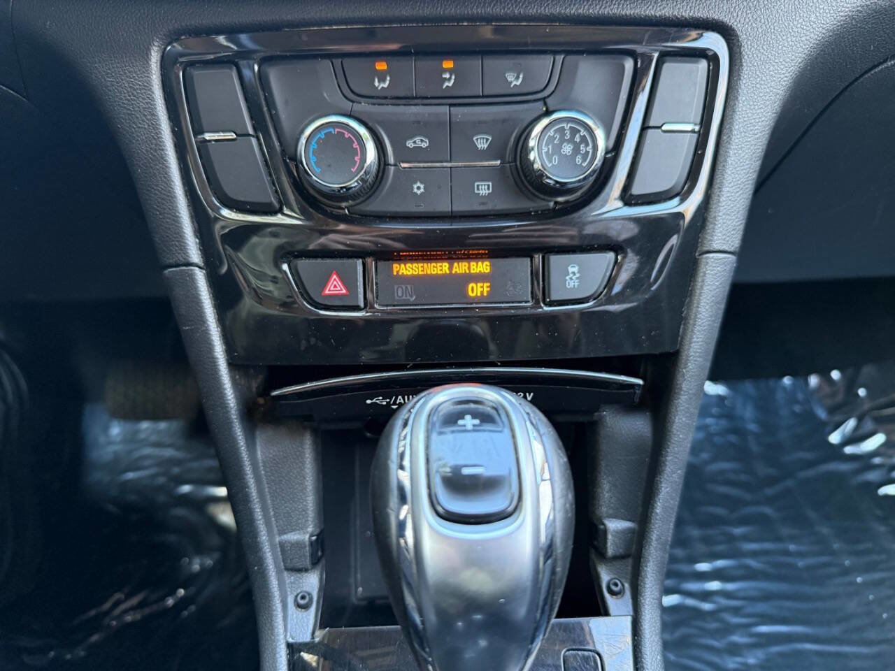 Used 2021 Buick Encore Preferred image 23