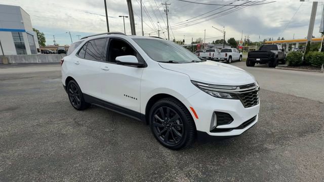 Used 2022 Chevrolet Equinox RS w/ RS Leather Package FWD image 2