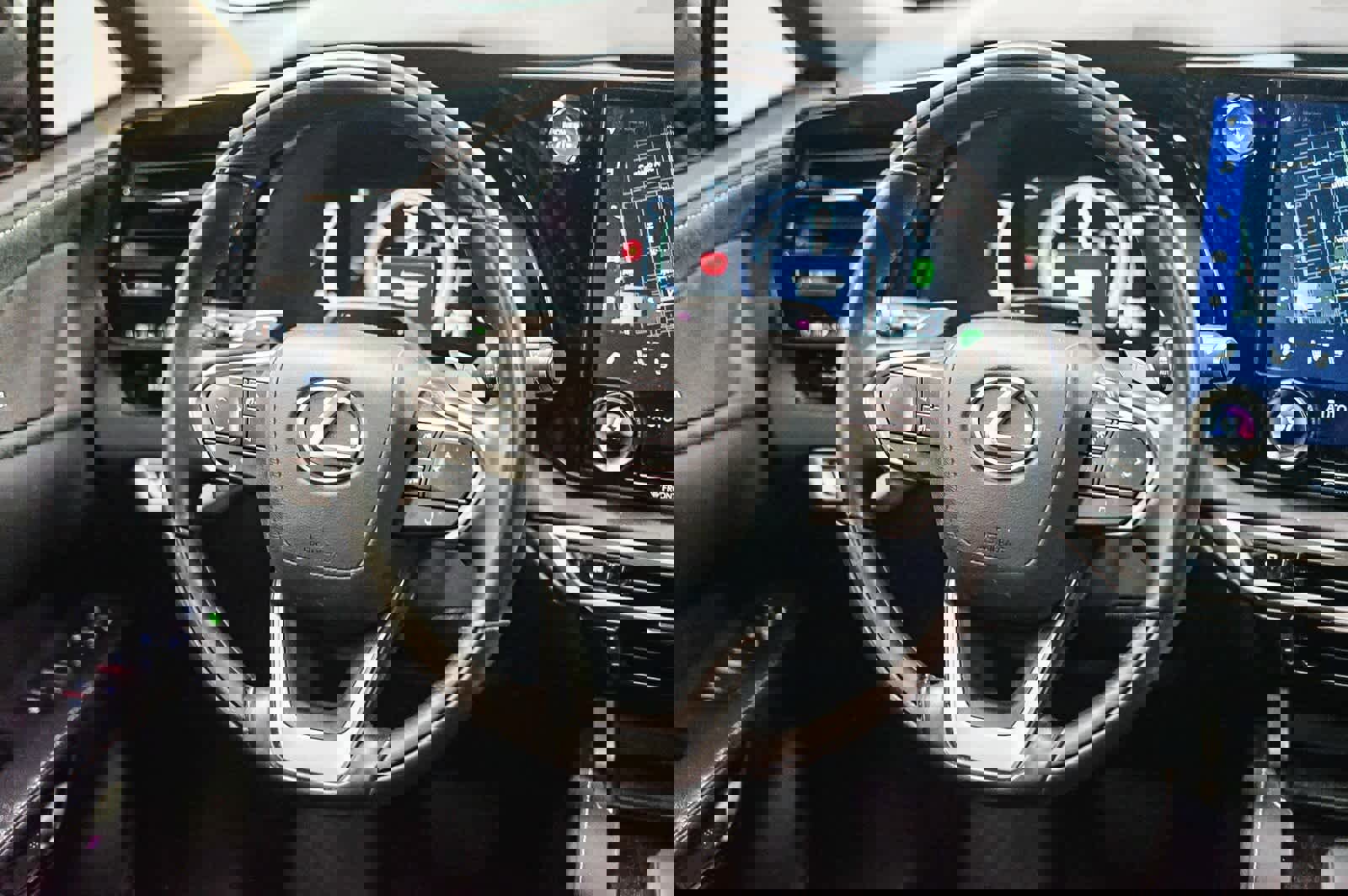 Used 2024 Lexus RX 450h Luxury w/ Convenience Package image 16