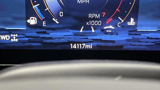 Used 2025 Chevrolet Tahoe High Country AWD/4WD image 10