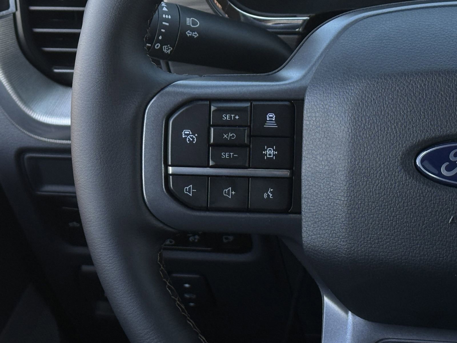 Used 2025 Ford F150 Lariat w/ Equipment Group 501A Mid image 16