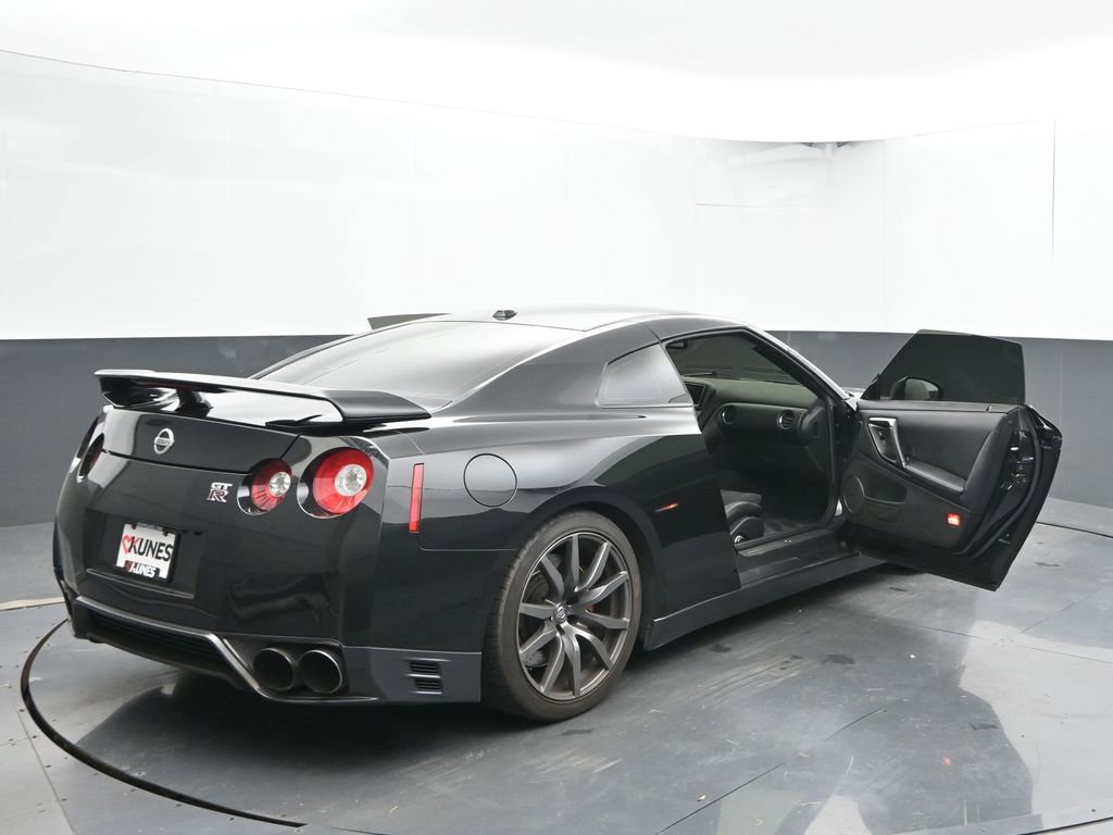 Used 2014 Nissan GT-R Premium image 52