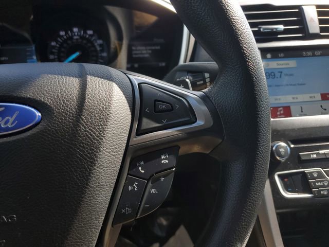 Used 2017 Ford Fusion SE w/ Fusion SE Technology Package image 24