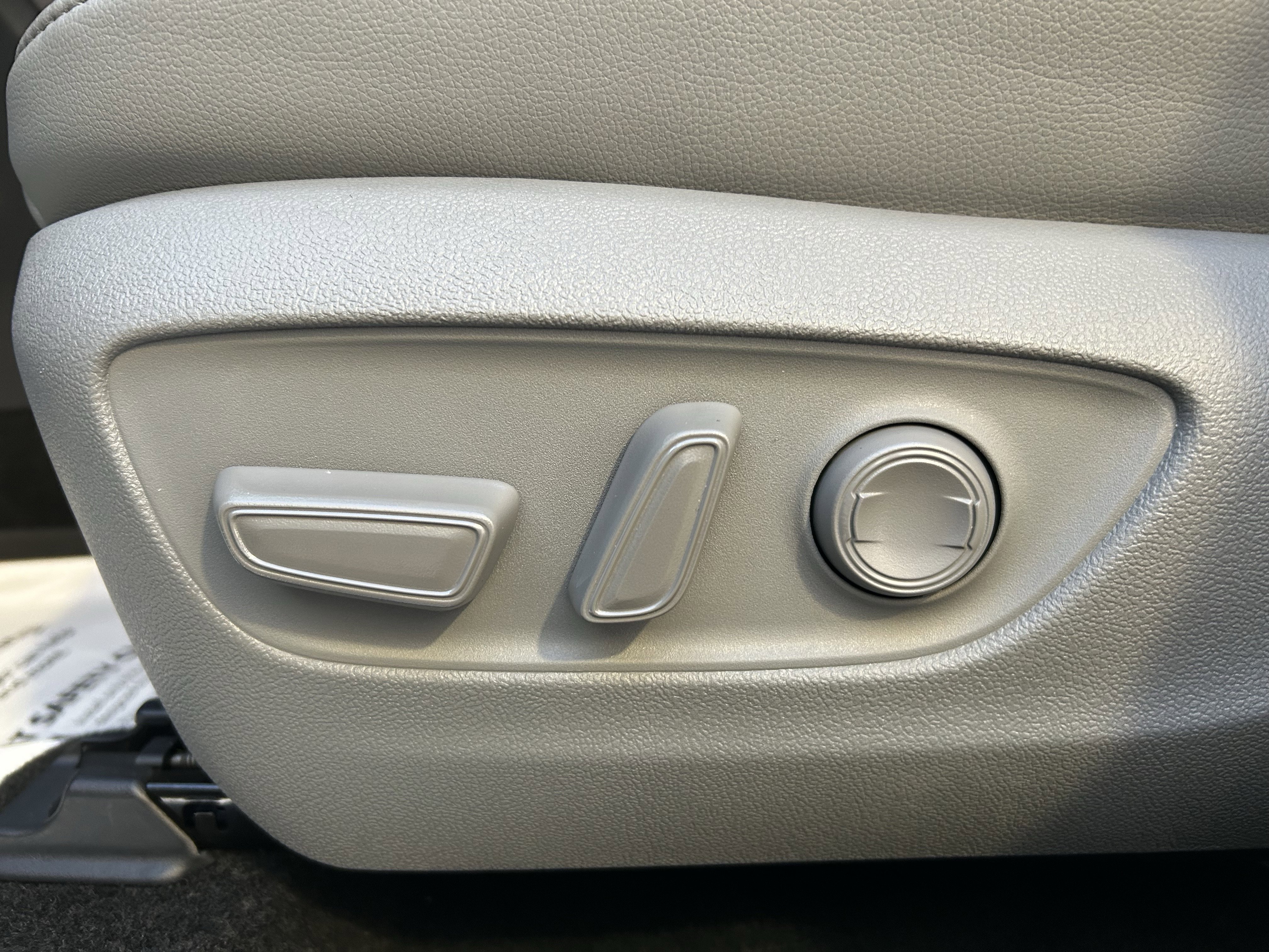 Used 2024 Toyota Highlander Platinum AWD/4WD image 15