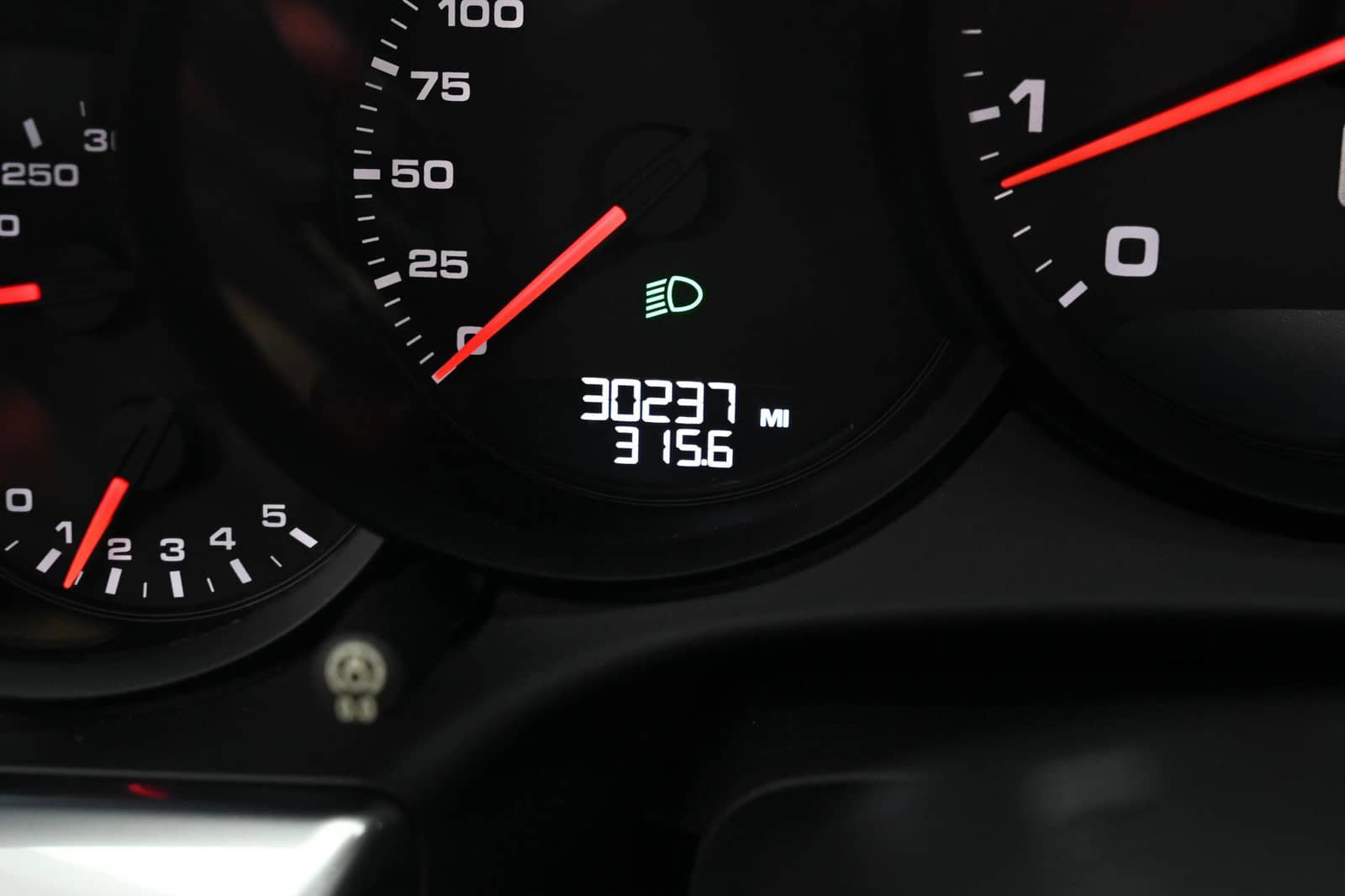 Used 2015 Porsche 911 Carrera 4 AWD/4WD image 34