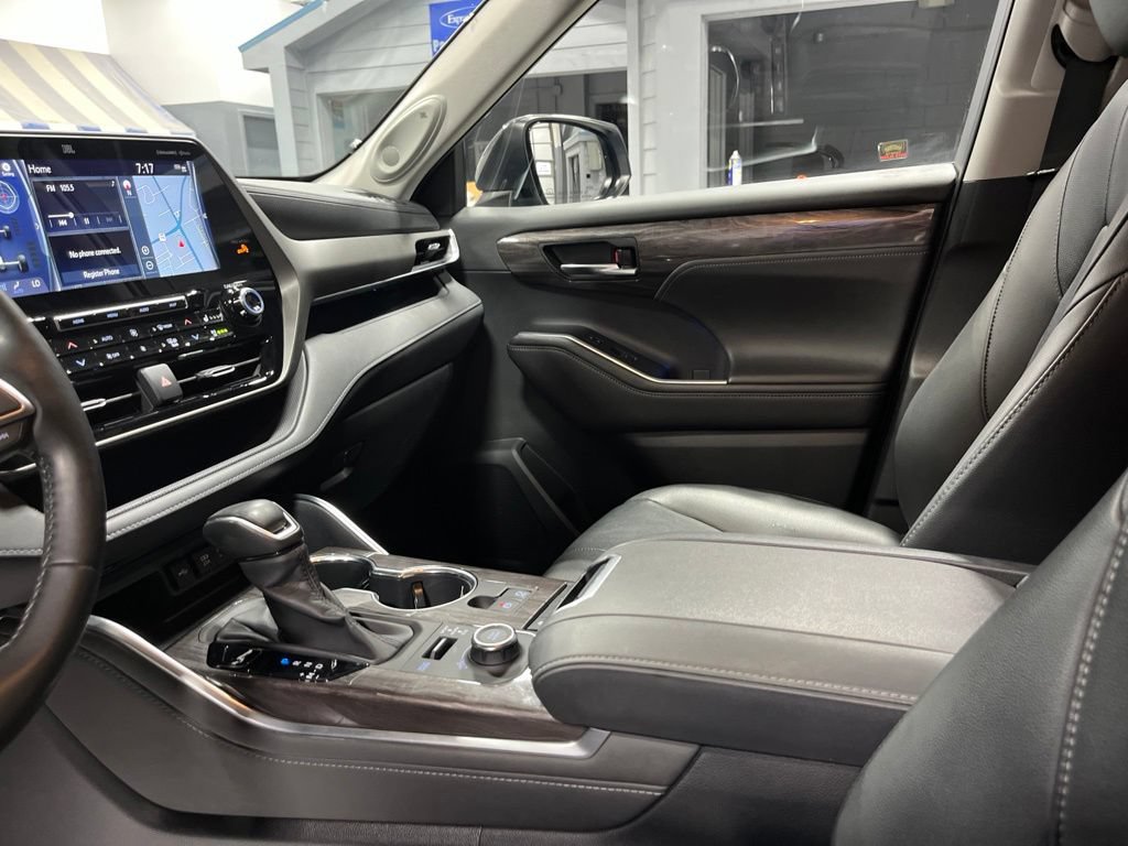 Used 2020 Toyota Highlander Limited AWD/4WD image 18