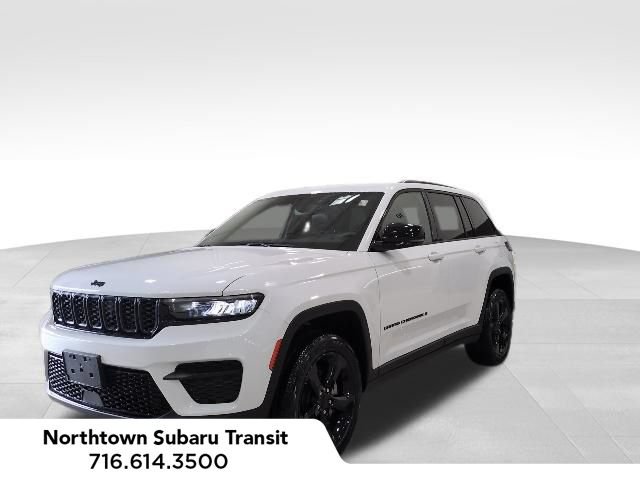 Used 2023 Jeep Grand Cherokee Altitude AWD/4WD image 1