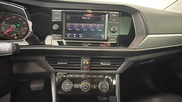 Used 2019 Volkswagen Jetta R-Line FWD image 23