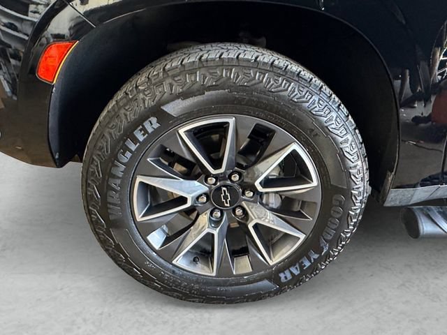 Used 2023 Chevrolet Tahoe Z71 w/ Luxury Package AWD/4WD image 23