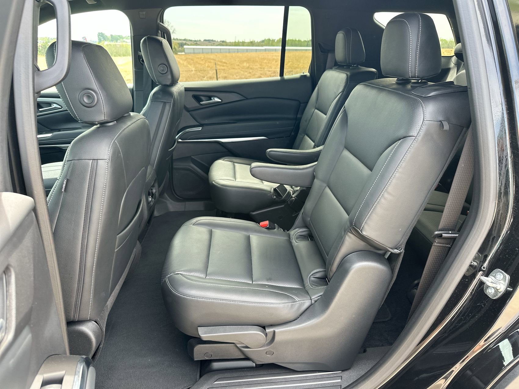 Used 2025 Chevrolet Traverse LT FWD image 23