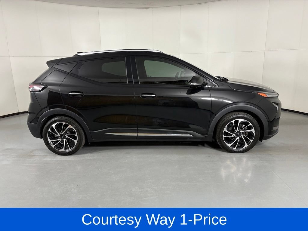 Used 2022 Chevrolet Bolt EUV Premier w/ Sun & Sound Package FWD image 12