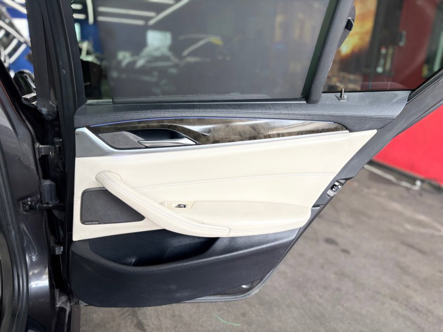 Used 2018 BMW M550i xDrive AWD/4WD image 18