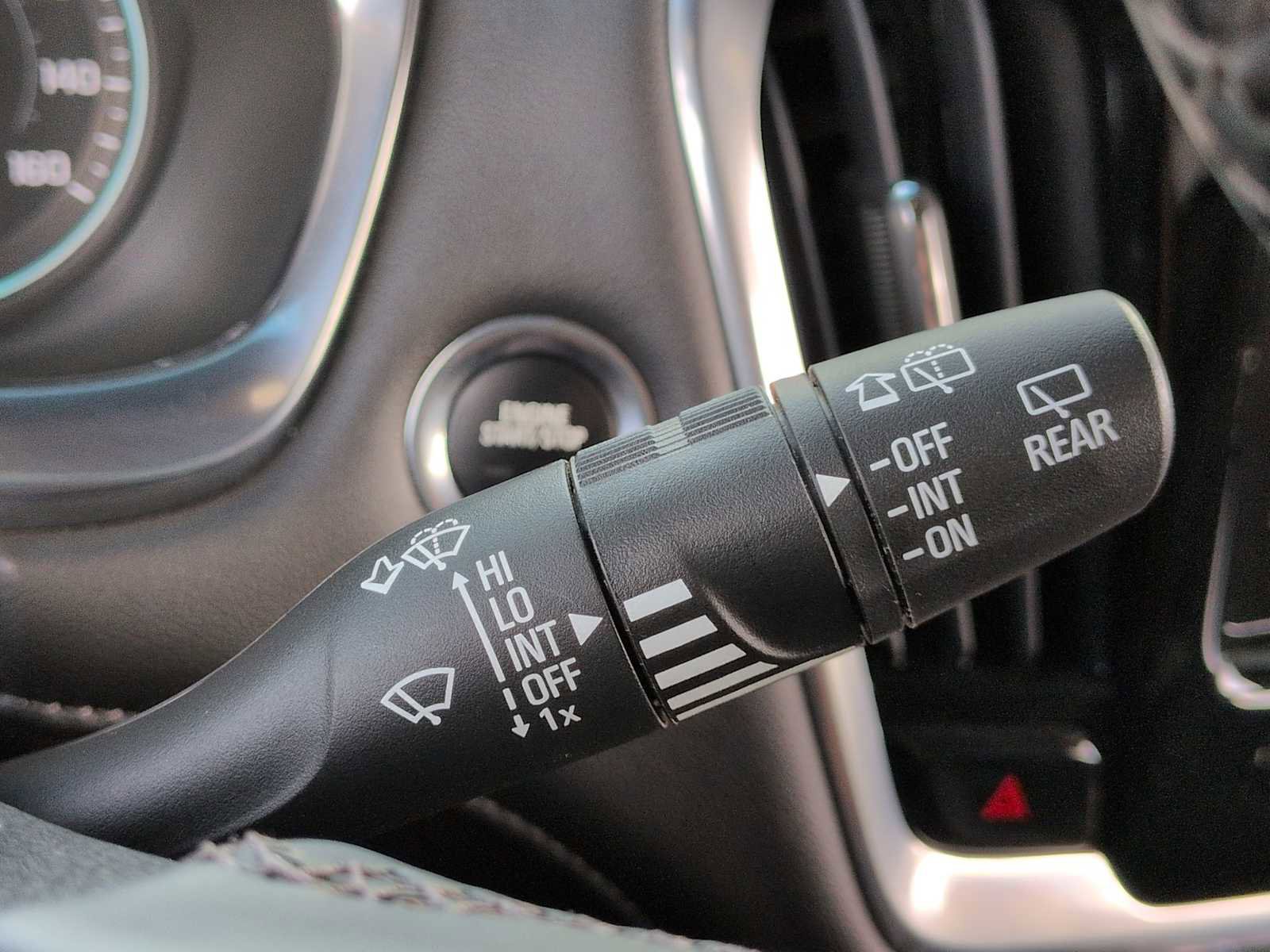 Used 2023 Chevrolet Traverse LT image 26