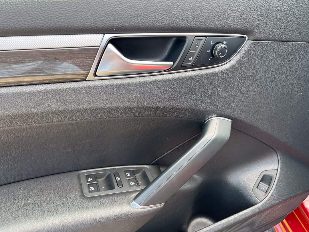 Used 2018 Volkswagen Passat 2.0T SE w/ SE Lighting Package FWD image 13