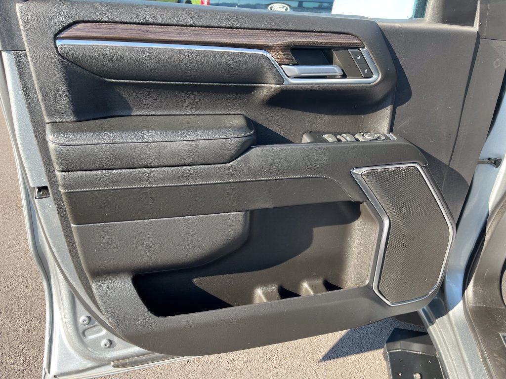 Used 2023 Chevrolet Silverado 1500 LT AWD/4WD image 12