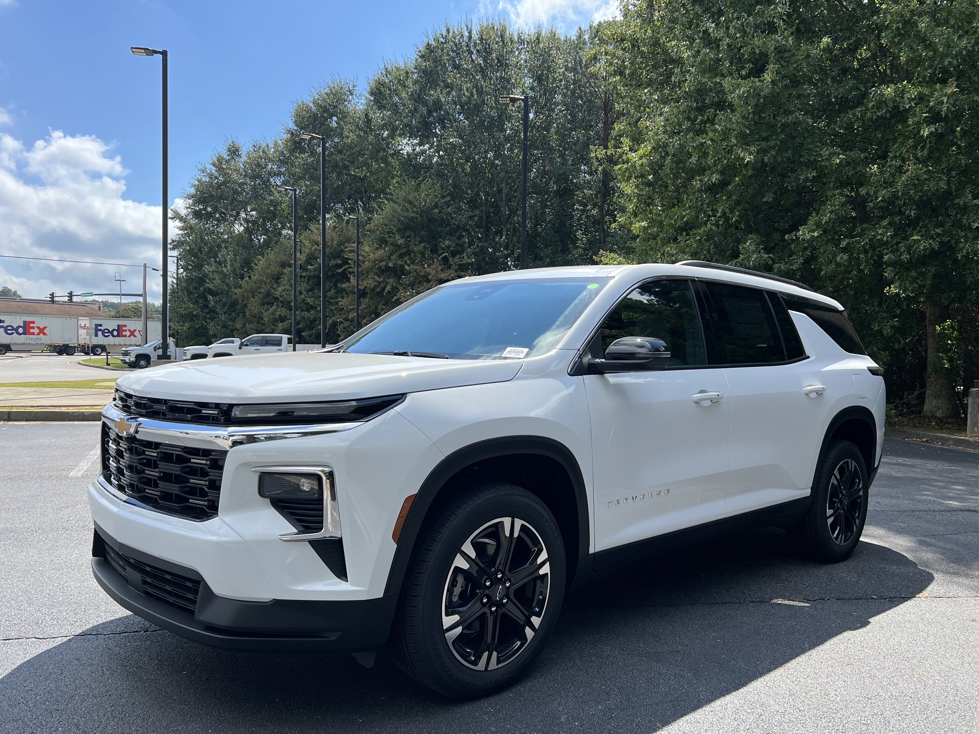 New 2027 Chevrolet Traverse LT w/ Sun and Wheel Package FWD image 5