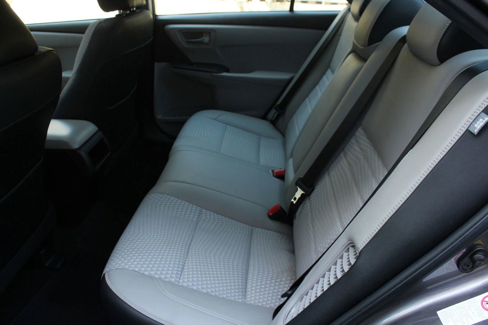 Used 2015 Toyota Camry SE w/ Moonroof Package FWD image 19