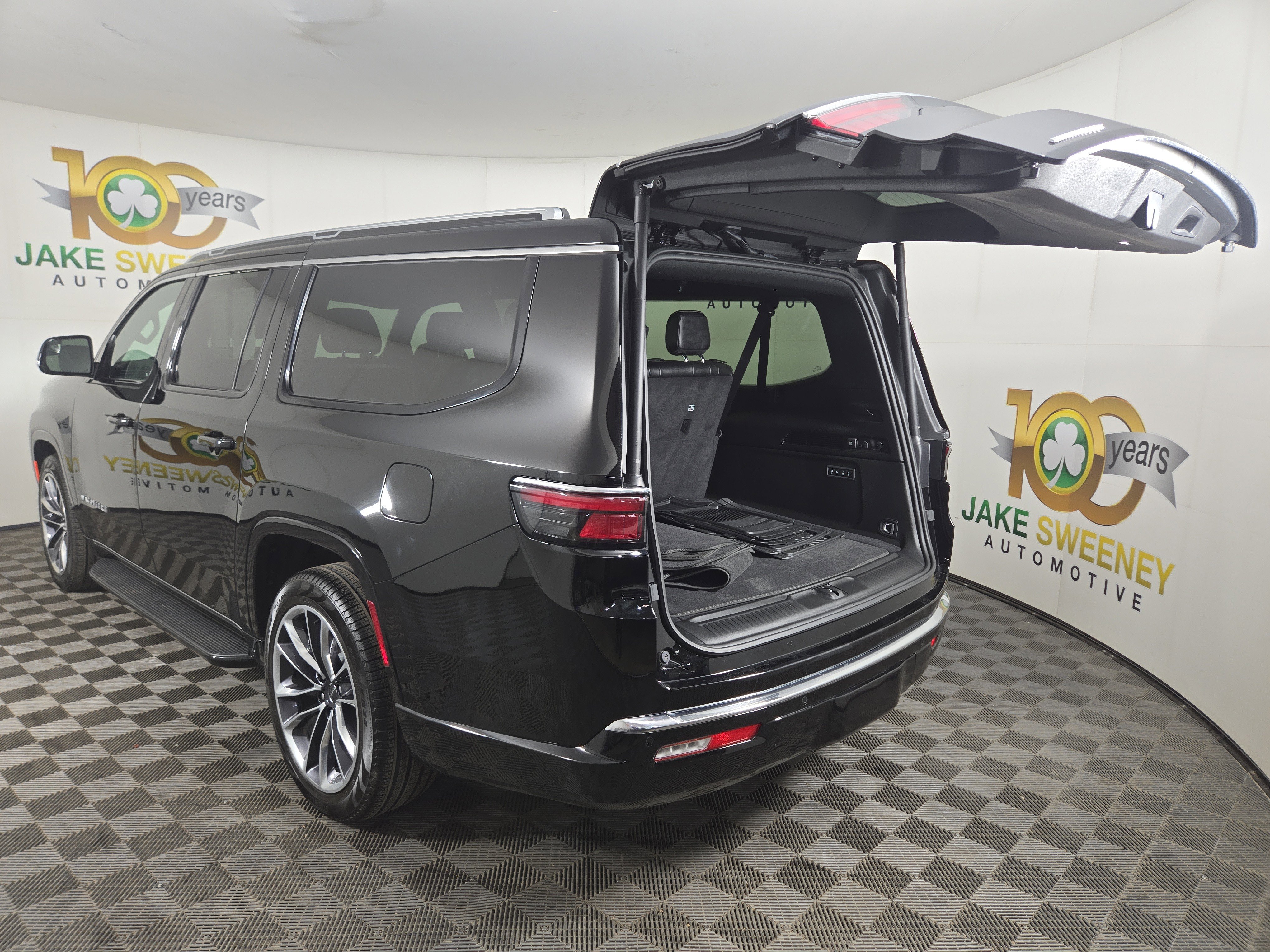 Used 2023 Jeep Wagoneer L Series II w/ Premium Group I image 34