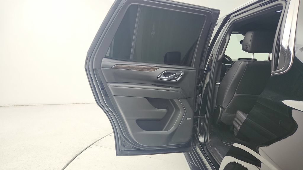 Used 2021 Chevrolet Tahoe LT w/ LT Signature Package RWD image 17