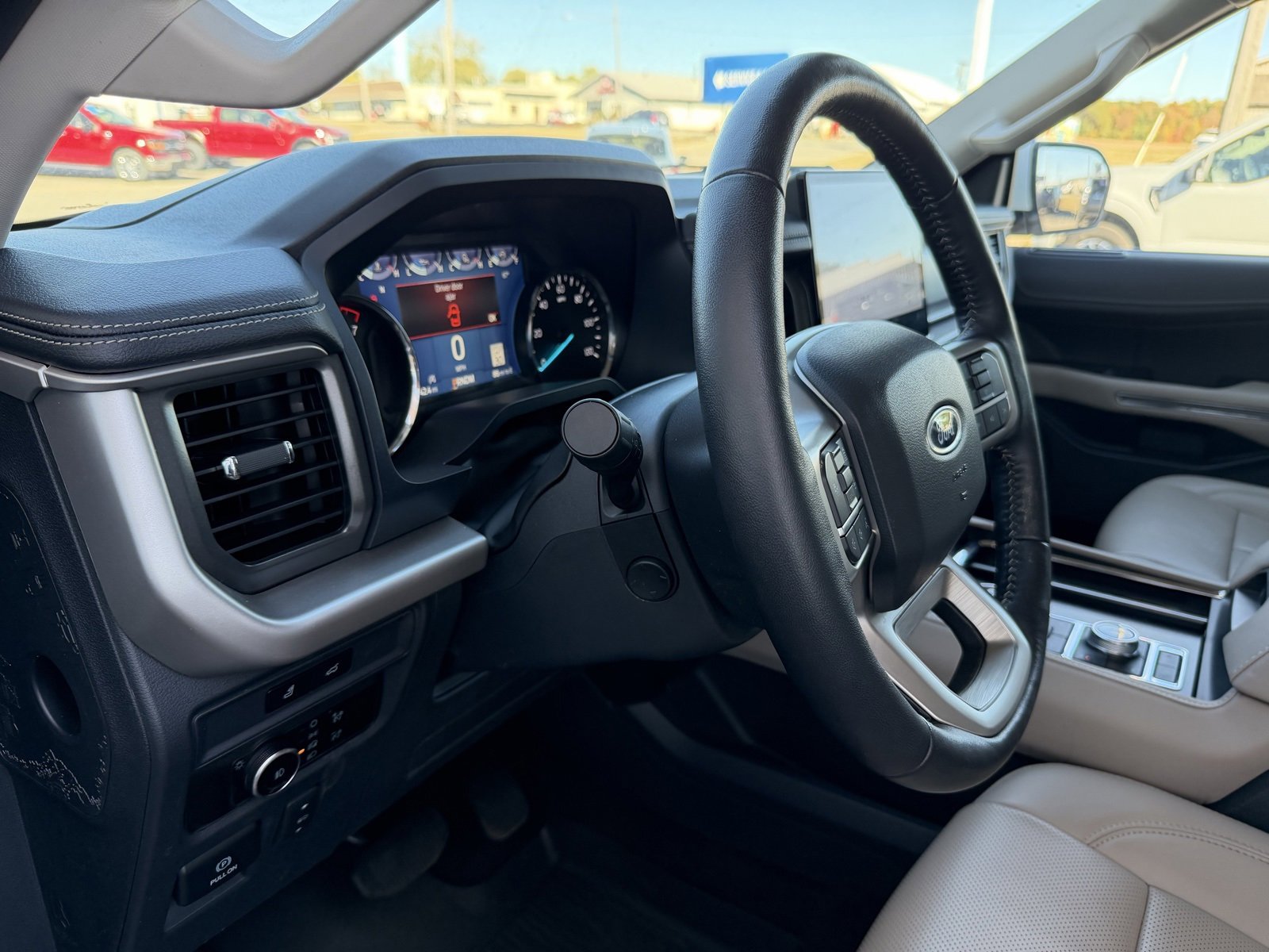Used 2024 Ford Expedition XLT image 19