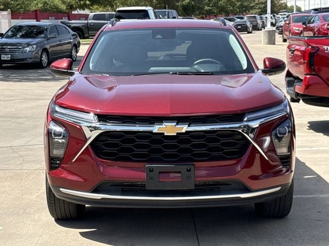 Used 2025 Chevrolet Trax LT FWD image 8