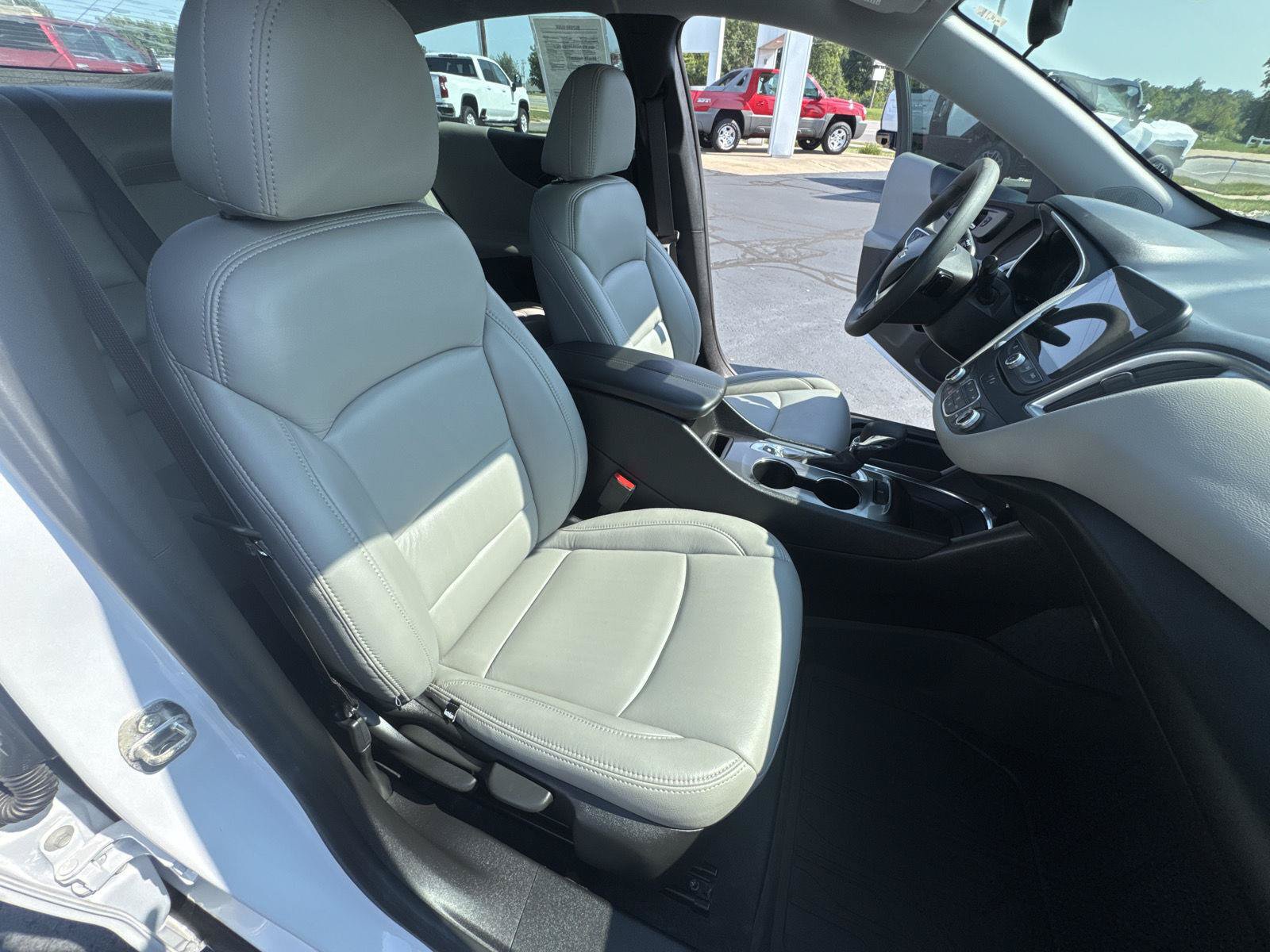 Used 2023 Chevrolet Malibu LT FWD image 16