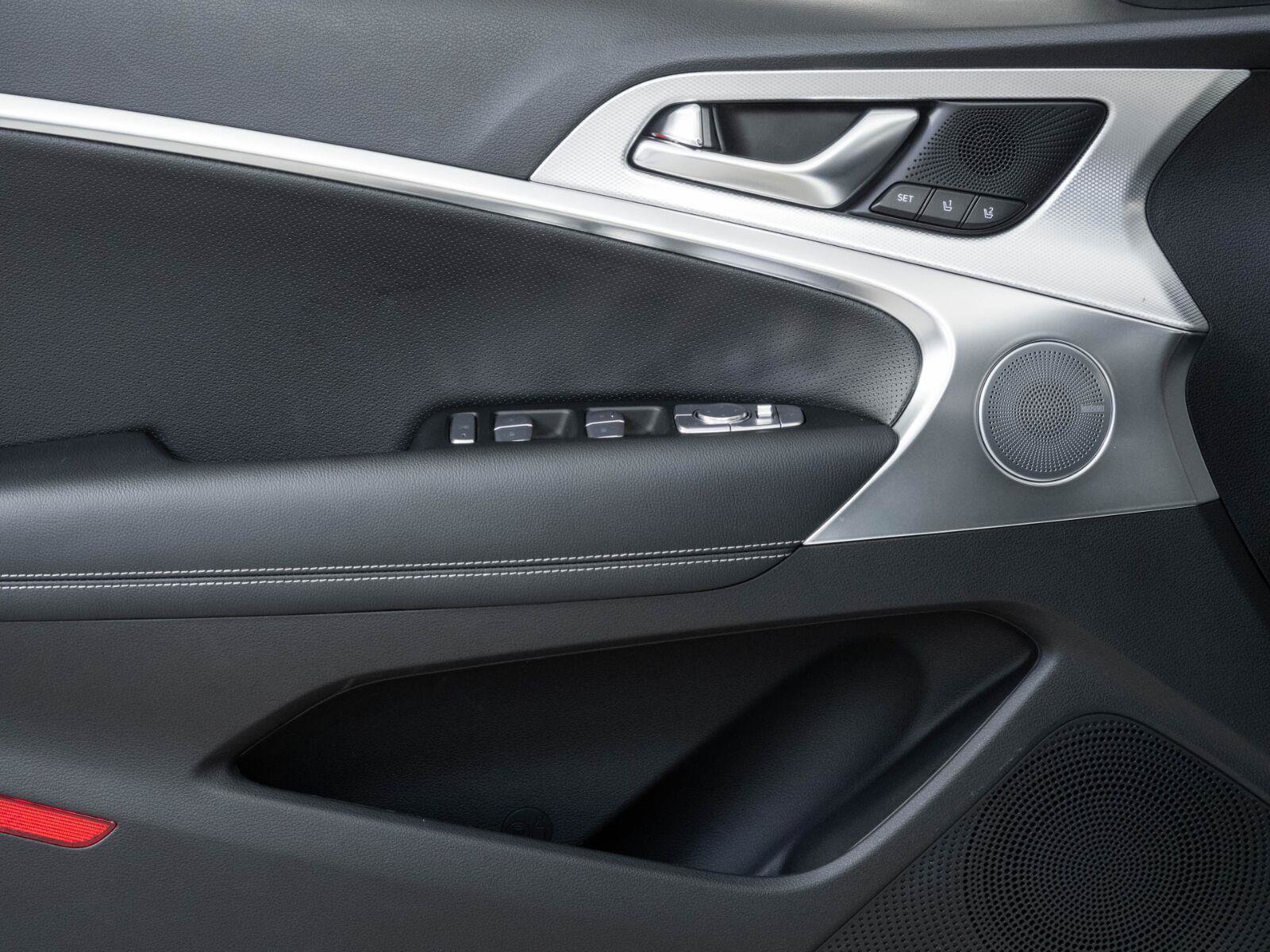 Used 2026 Genesis G70 2.5T Prestige RWD image 6