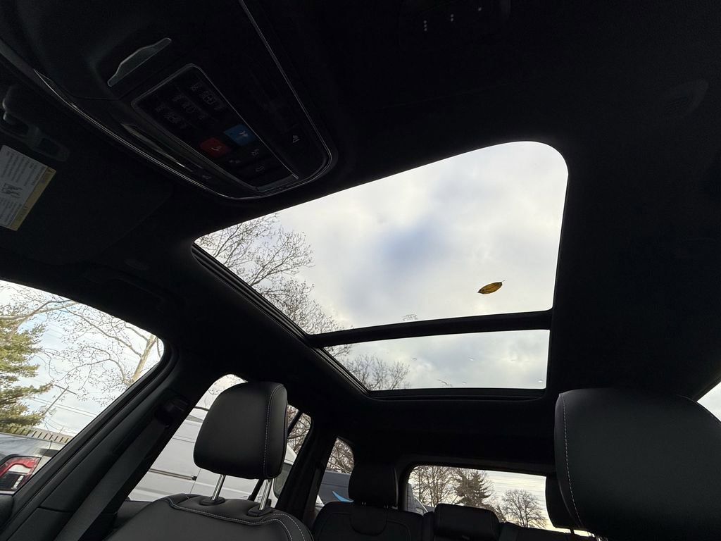 New 2025 Jeep Grand Cherokee Limited image 28