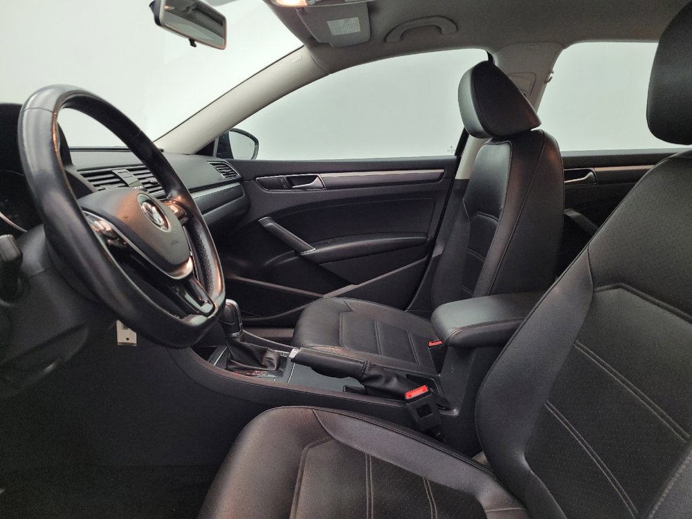 Used 2018 Volkswagen Passat 2.0T R-Line w/ R-Line Lighting Package image 17