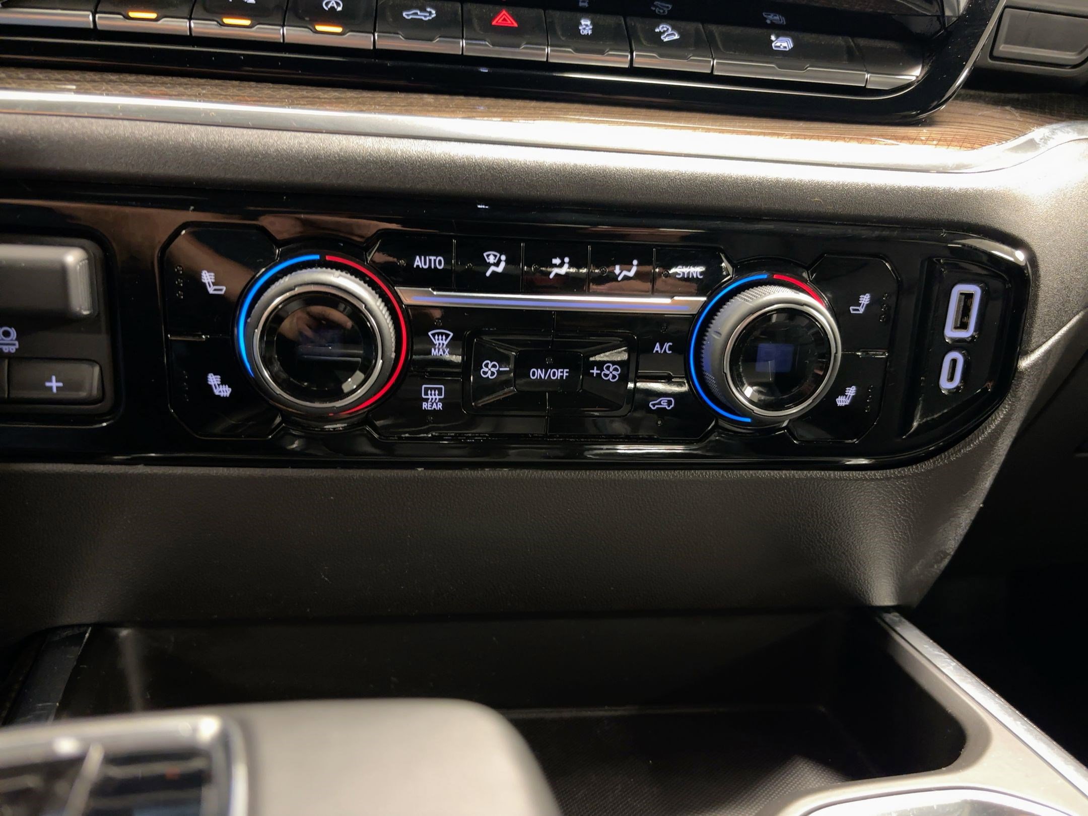 Used 2024 Chevrolet Silverado 1500 LT Trail Boss w/ LT Trail Boss Premium Package image 16