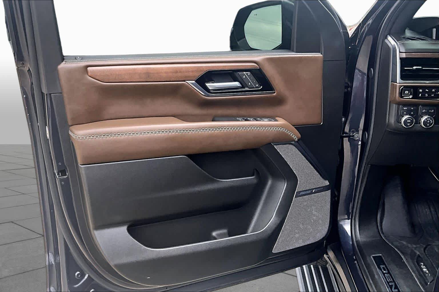 Used 2025 GMC Yukon Denali Ultimate w/ LPO, Floor Liner Package AWD/4WD image 22