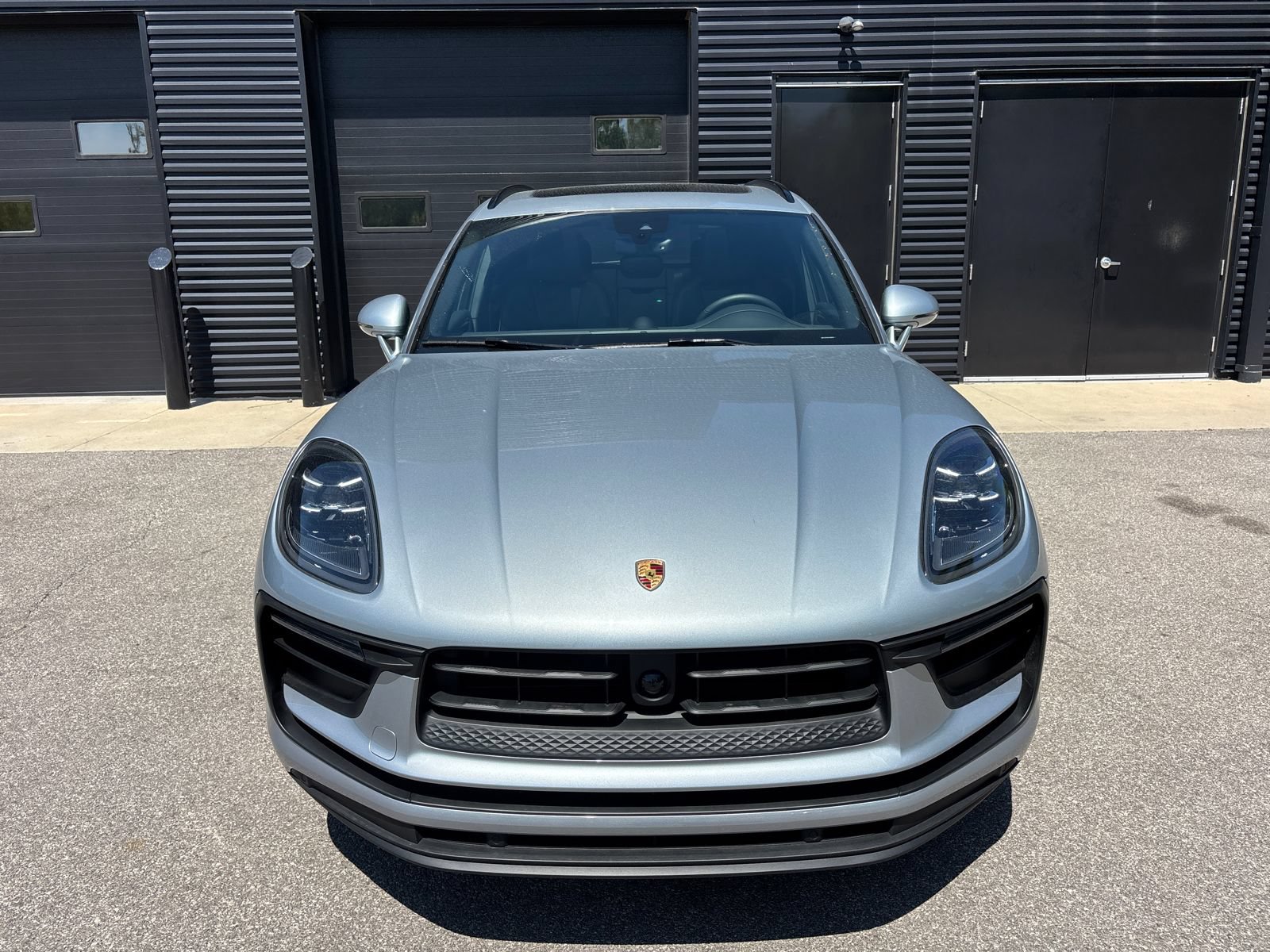 Used 2025 Porsche Macan AWD/4WD image 13