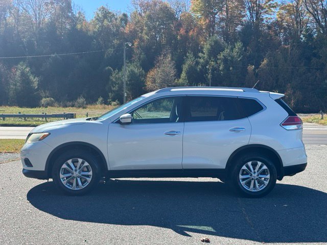 Used 2016 Nissan Rogue SV w/ SV Family Package AWD/4WD image 13