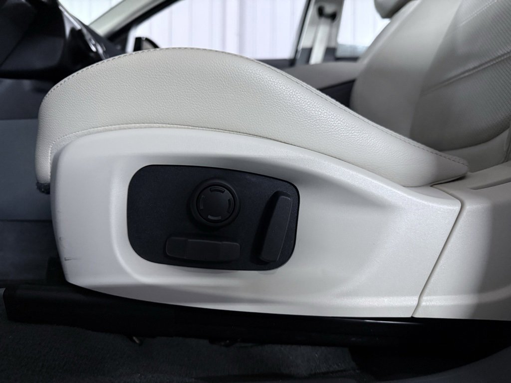 Used 2020 Jaguar E-PACE SE image 20