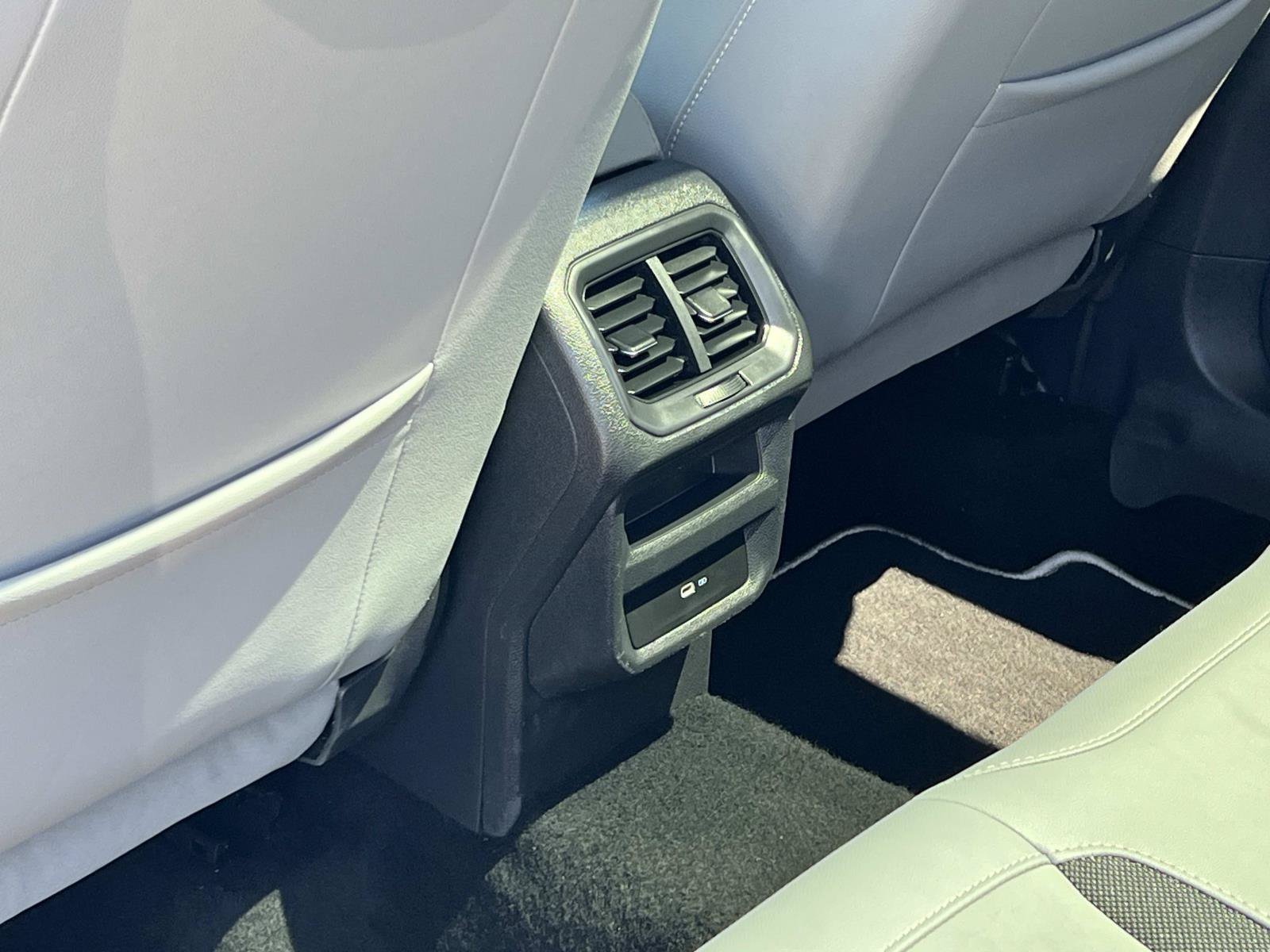 Certified 2023 Volkswagen Taos SE w/ Panoramic Sunroof Package FWD image 23