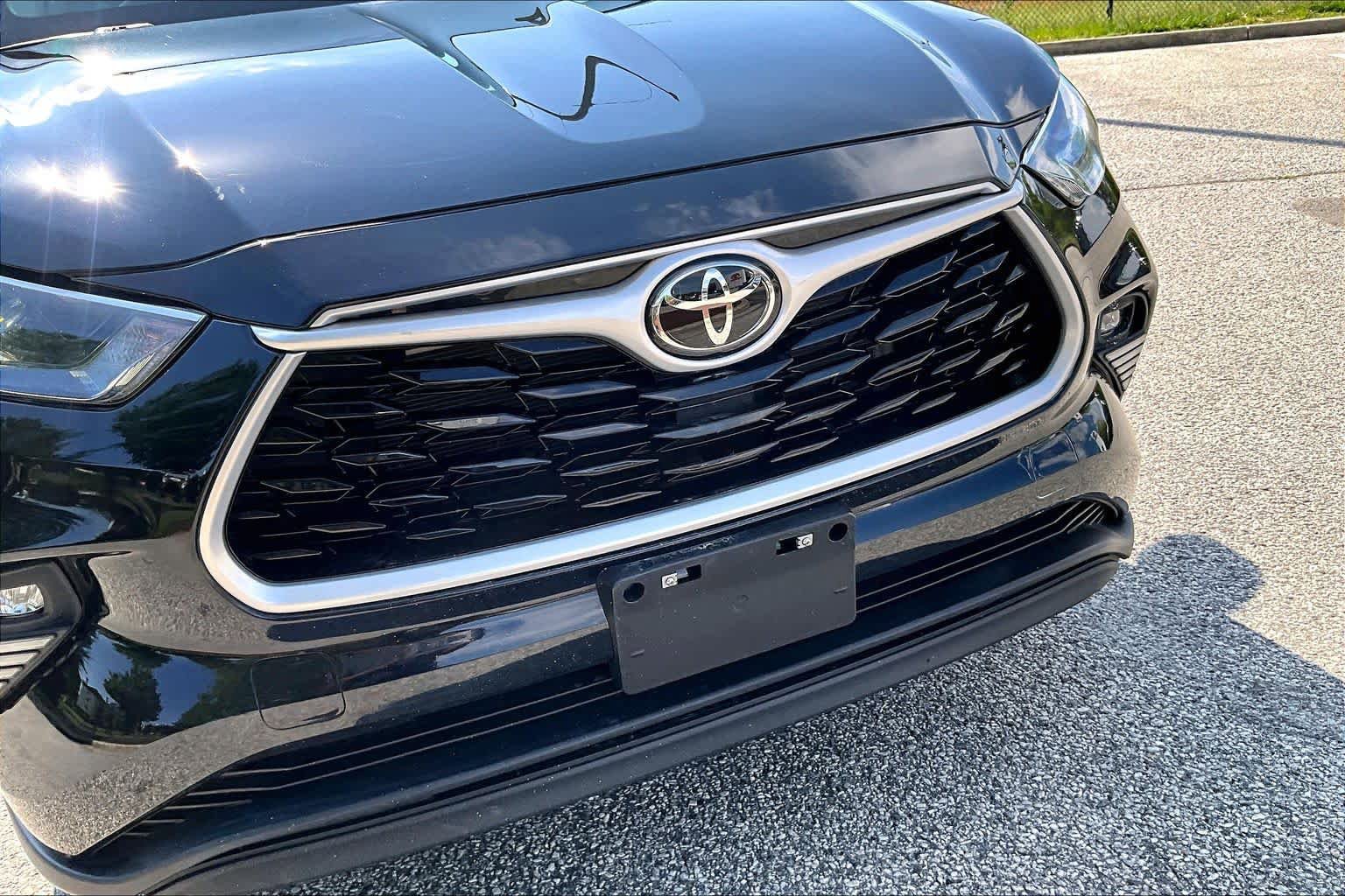 Used 2023 Toyota Highlander XLE AWD/4WD image 30
